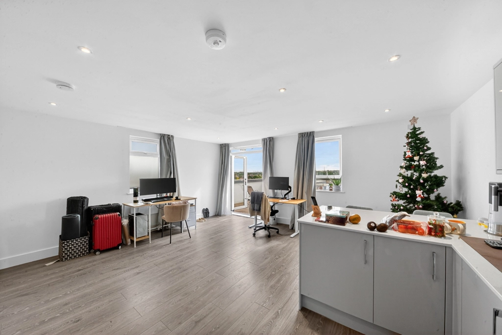 1 bedroom apartments/flats for sale in Milner Road, South Wimbledon - SW19 view 9