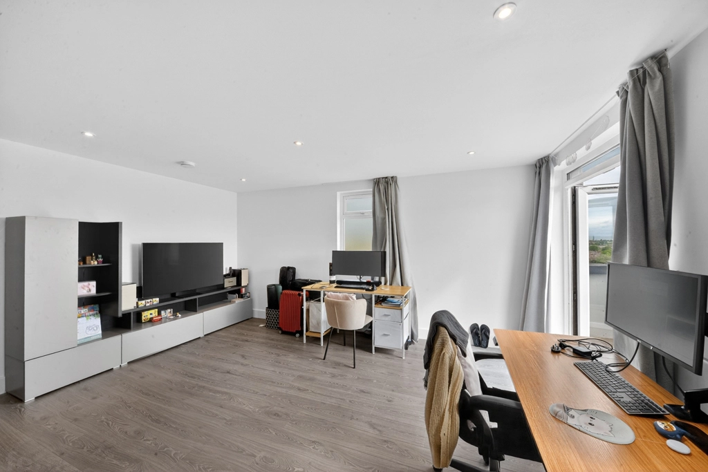 1 bedroom apartments/flats for sale in Milner Road, South Wimbledon - SW19 view 3