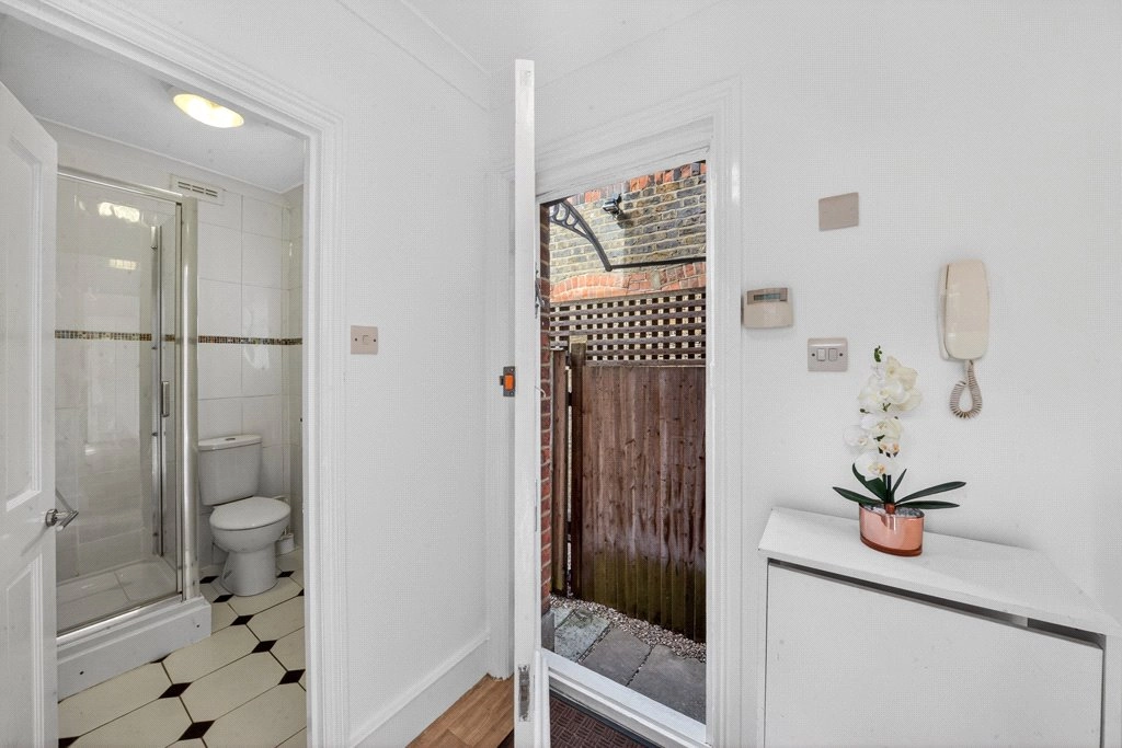 1 bedroom apartments/flats for sale in Becmead Avenue, Streatham - SW16 view 6