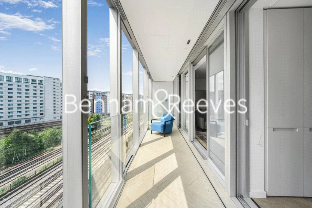 2 bedrooms apartments/flats for sale in Circus Road West, London - SW11 view 2