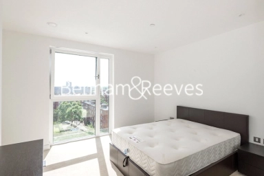 Wandsworth Road, London - SW8 view 5