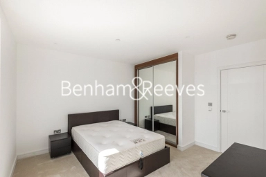 Wandsworth Road, London - SW8 view 4