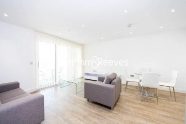 Wandsworth Road, London - SW8 view 1