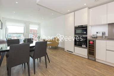 Wandsworth Road, London - SW8 view 2