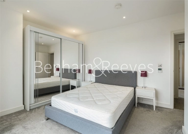 Wandsworth Road, London - SW8 view 4