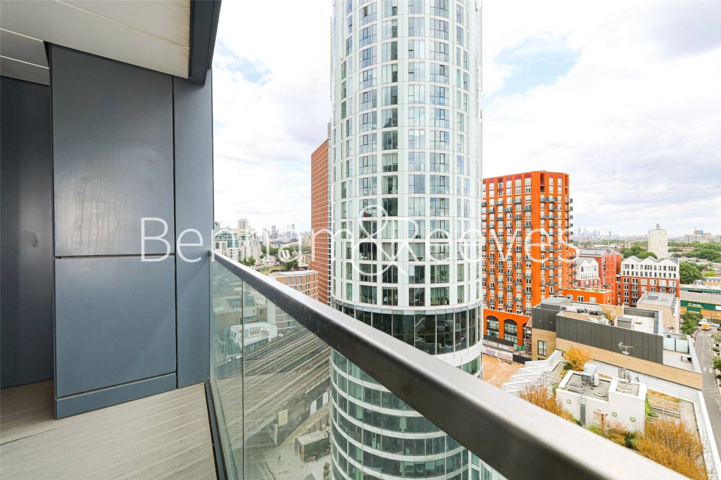 2 bedrooms apartments/flats for sale in Wandsworth Road, London - SW8 view 9