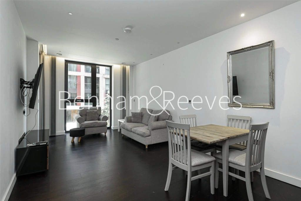 2 bedrooms apartments/flats for sale in Charles Clowes Walk, London - SW11 view 3