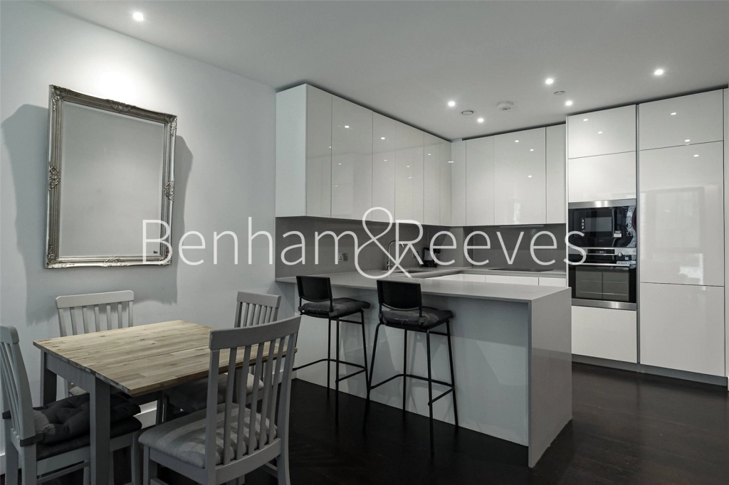 2 bedrooms apartments/flats for sale in Charles Clowes Walk, London - SW11 view 4