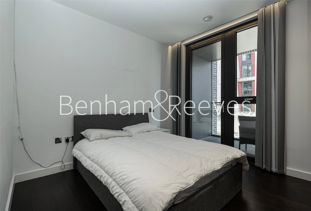2 bedrooms apartments/flats for sale in Charles Clowes Walk, London - SW11 view 11
