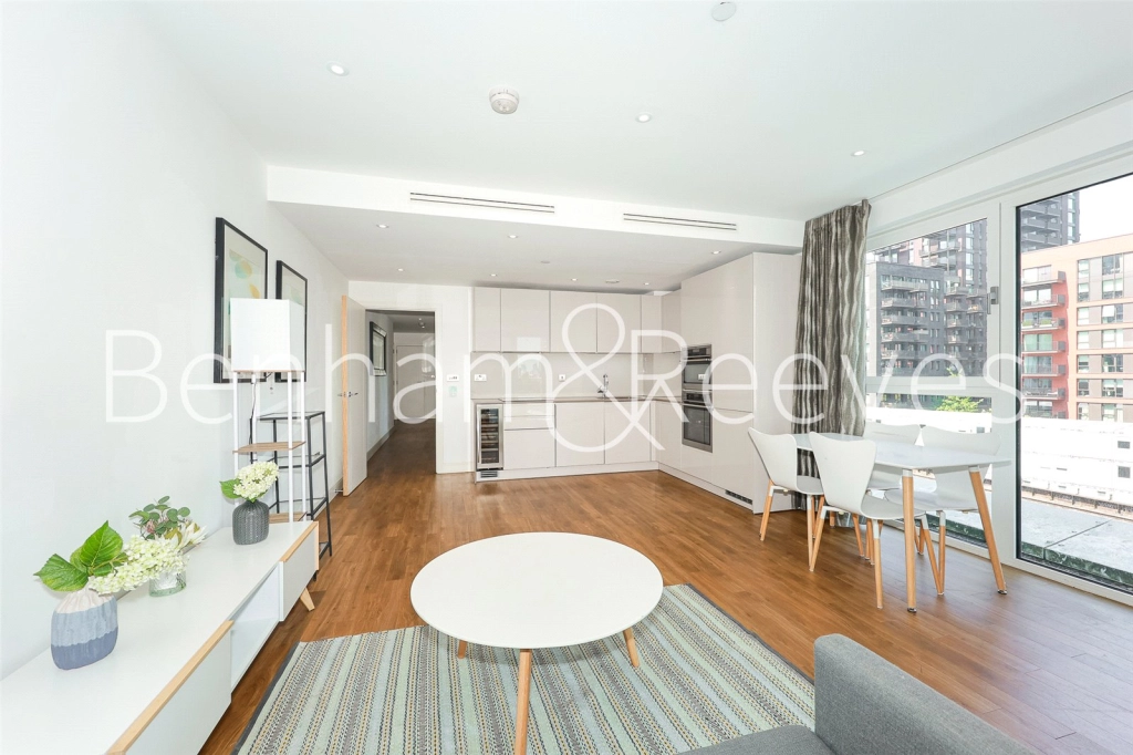2 bedrooms apartments/flats for sale in Wandsworth Road, London - SW8 view 2