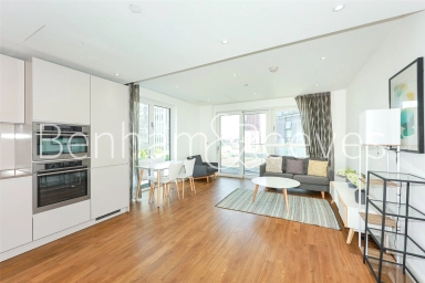 Wandsworth Road, London - SW8 view 4