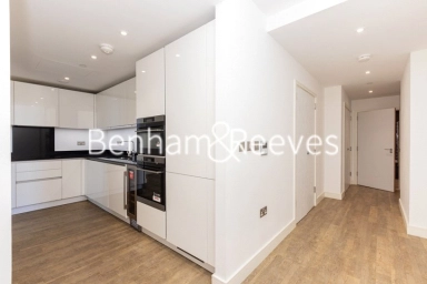 Wandsworth Road, London - SW8 view 3