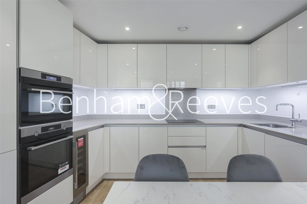 2 bedrooms apartments/flats for sale in Wandsworth Road, London - SW8 view 2