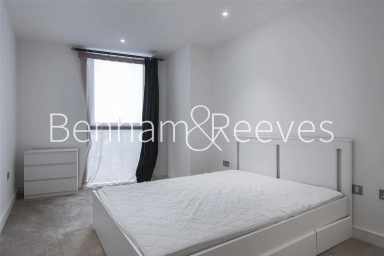Wandsworth Road, London - SW8 view 7