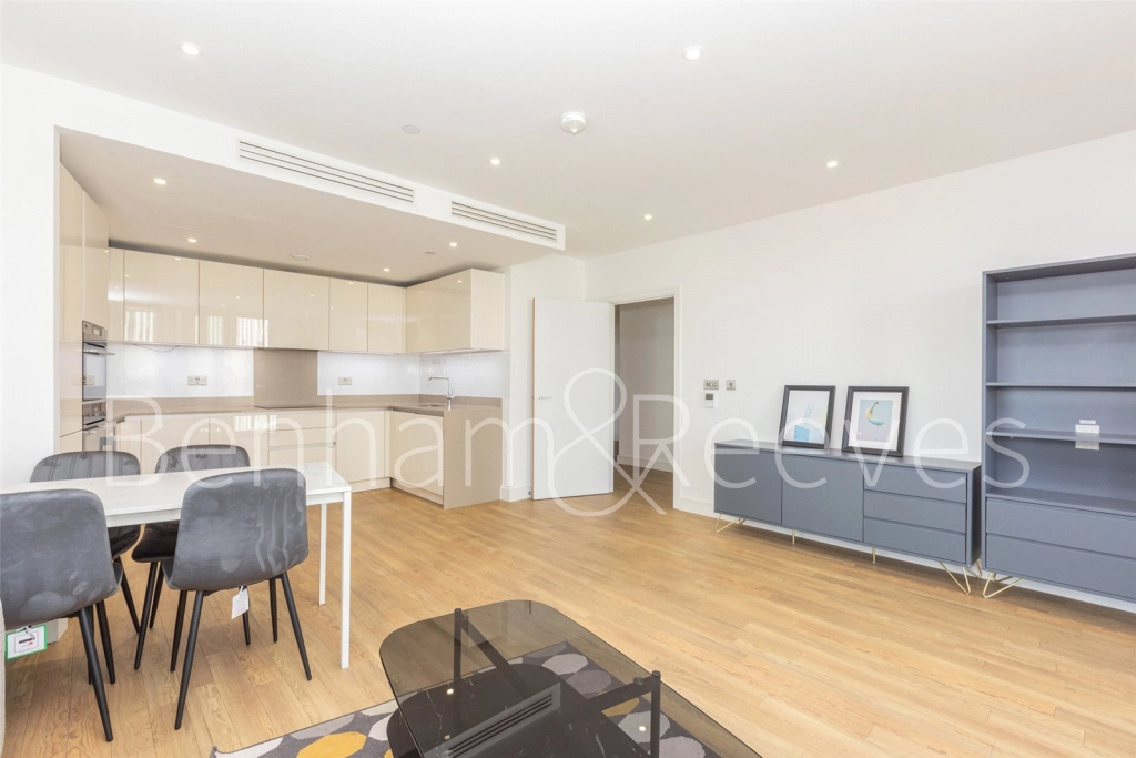 2 bedrooms apartments/flats for sale in Wandsworth Road, London - SW8 view 4
