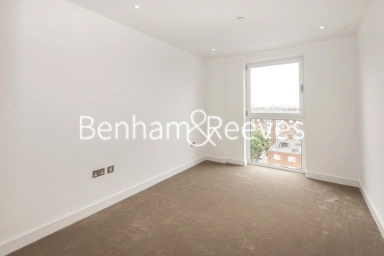 Wandsworth Road, London - SW8 view 3