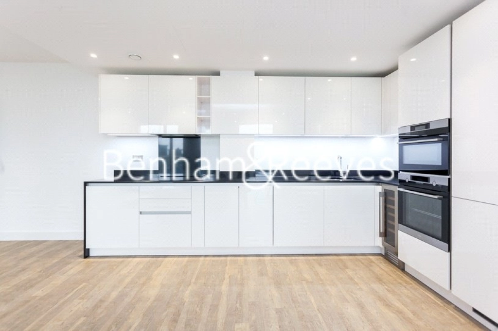 3 bedrooms apartments/flats for sale in Wandsworth Road, London - SW8 view 2