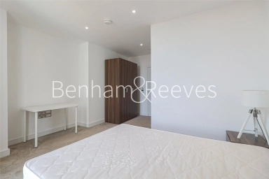 Wandsworth Road, London - SW8 view 8