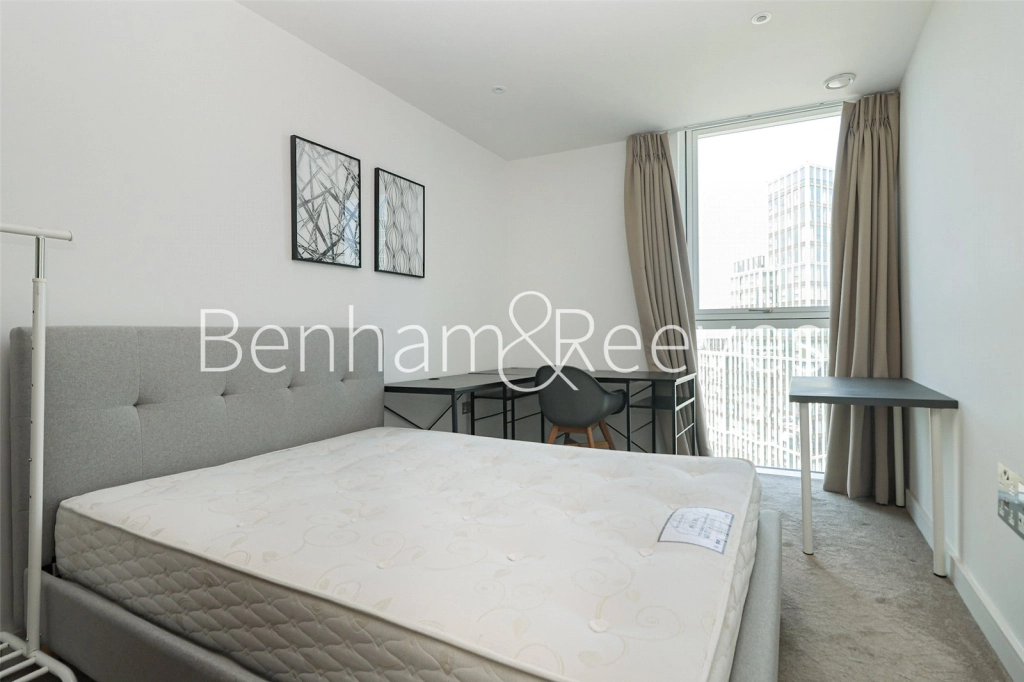 3 bedrooms apartments/flats for sale in Wandsworth Road, London - SW8 view 4