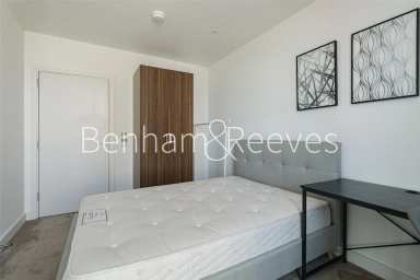 Wandsworth Road, London - SW8 view 6