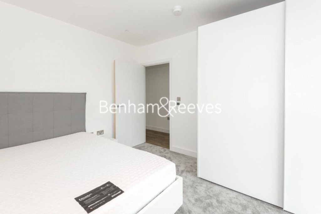2 bedrooms apartments/flats for sale in Wandsworth Road, London - SW8 view 5
