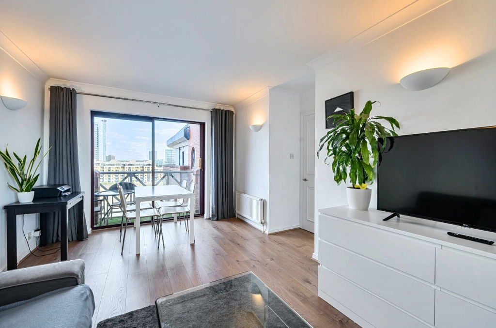 2 bedrooms apartments/flats for sale in William Morris Way, Imperial Wharf - SW6 view 2