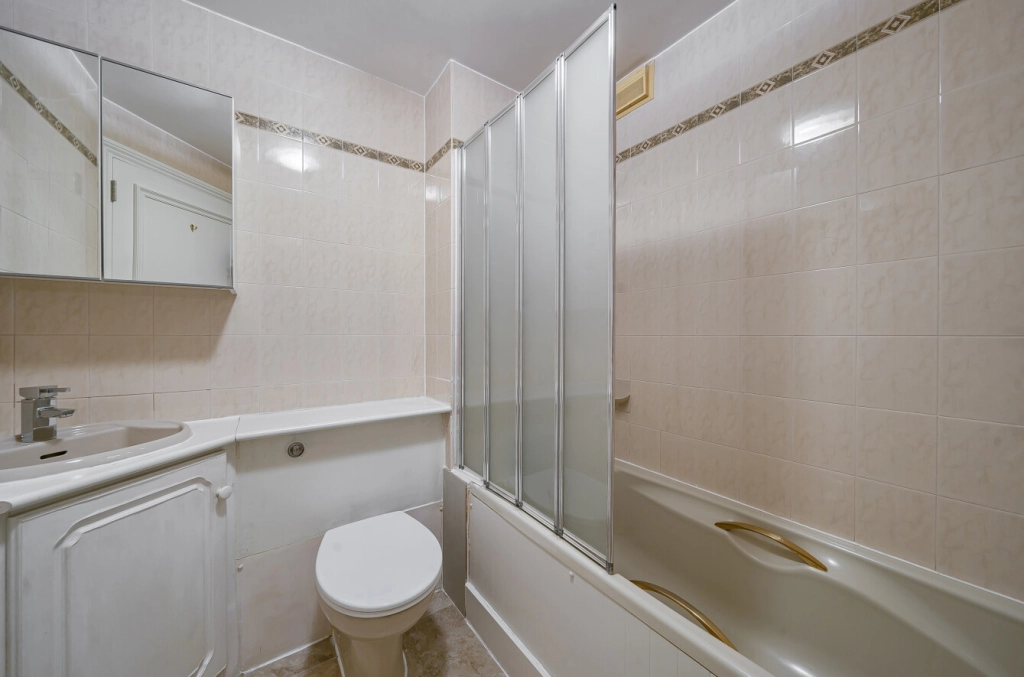 2 bedrooms apartments/flats for sale in William Morris Way, Imperial Wharf - SW6 view 6