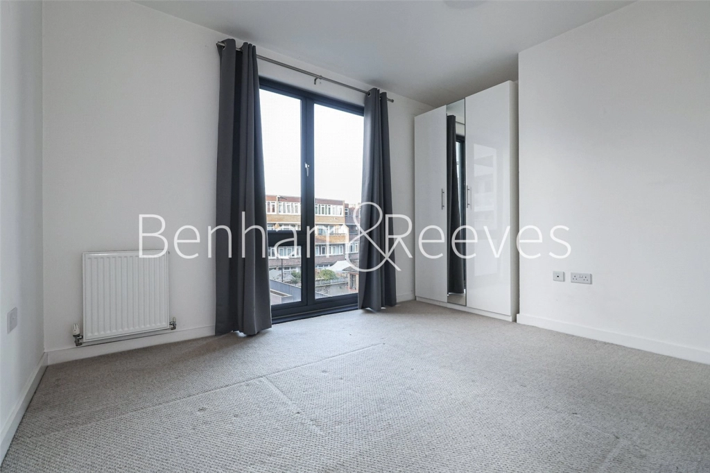 1 bedroom apartments/flats for sale in Stewarts Road, London - SW8 view 3