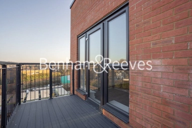 Thimble Crescent, Wallington - SM6 view 10