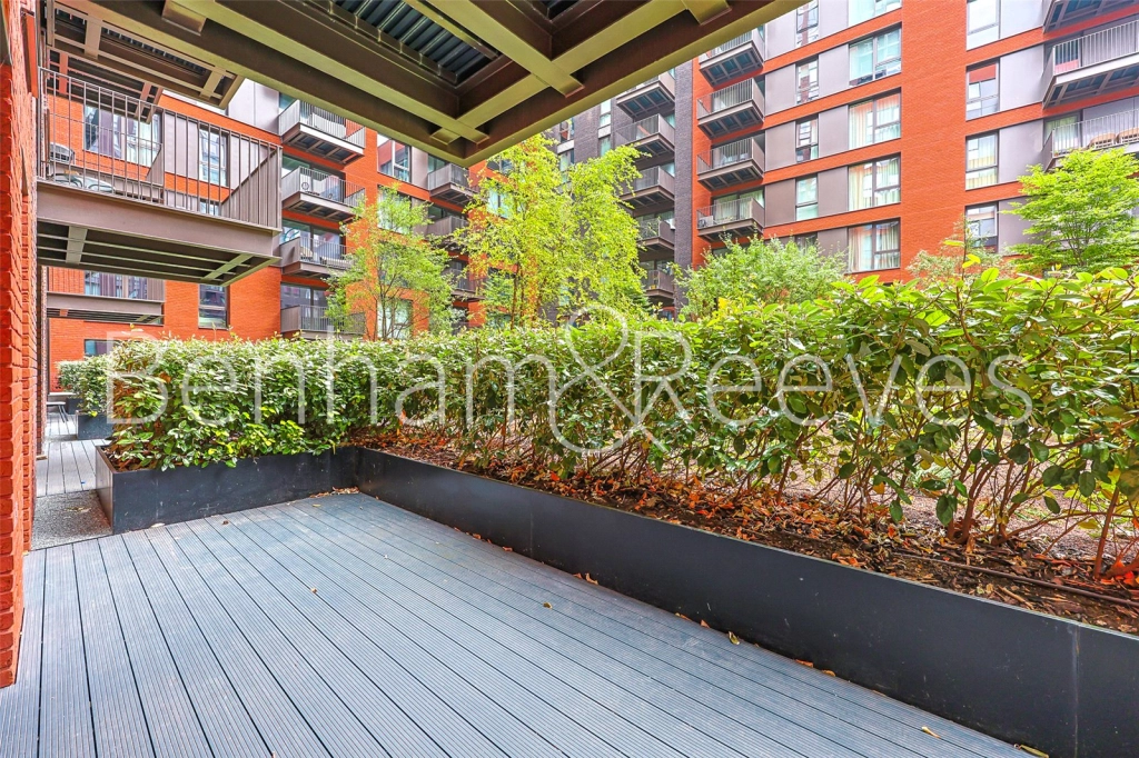 1 bedroom apartments/flats for sale in Viaduct Gardens, London - SW11 view 10