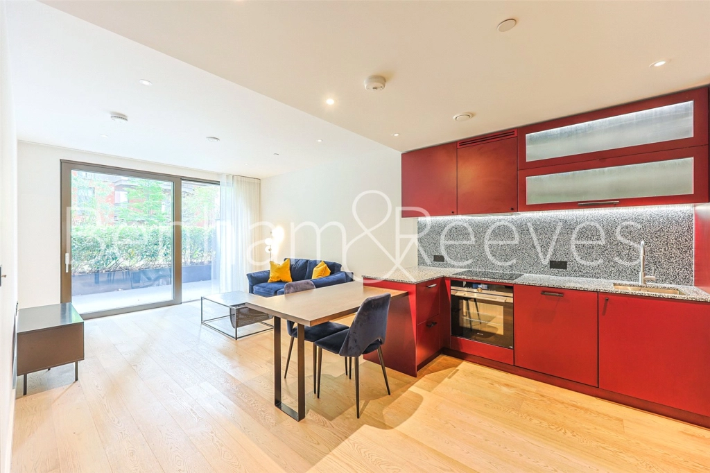 1 bedroom apartments/flats for sale in Viaduct Gardens, London - SW11 view 5