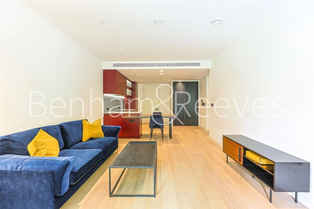 1 bedroom apartments/flats for sale in Viaduct Gardens, London - SW11 view 3