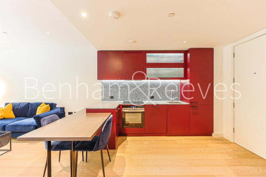 1 bedroom apartments/flats for sale in Viaduct Gardens, London - SW11 view 4