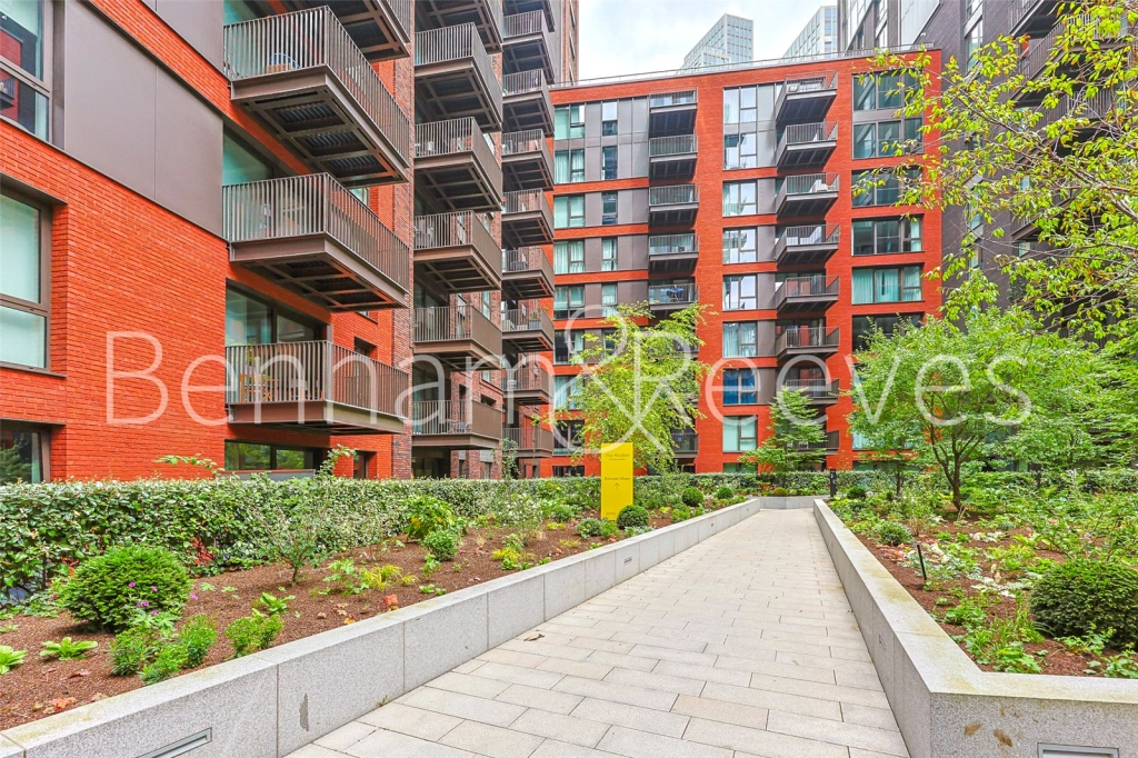 1 bedroom apartments/flats for sale in Viaduct Gardens, London - SW11 view 13