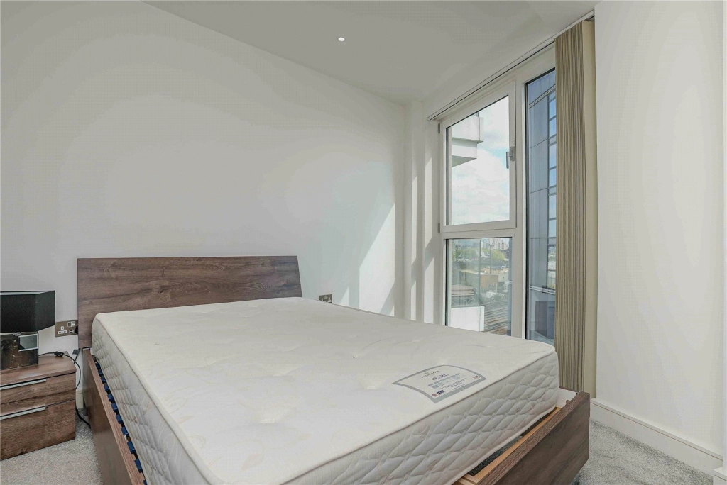 1 bedroom apartments/flats for sale in Wandsworth Road, London - SW8 view 4