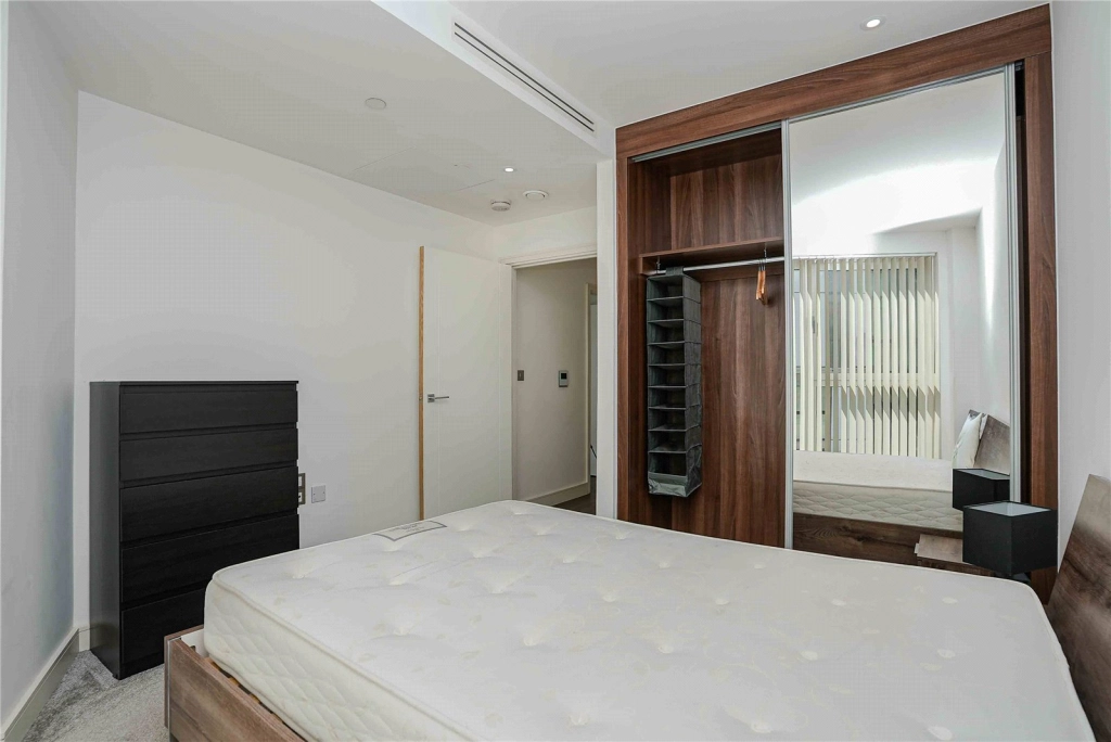 1 bedroom apartments/flats for sale in Wandsworth Road, London - SW8 view 5