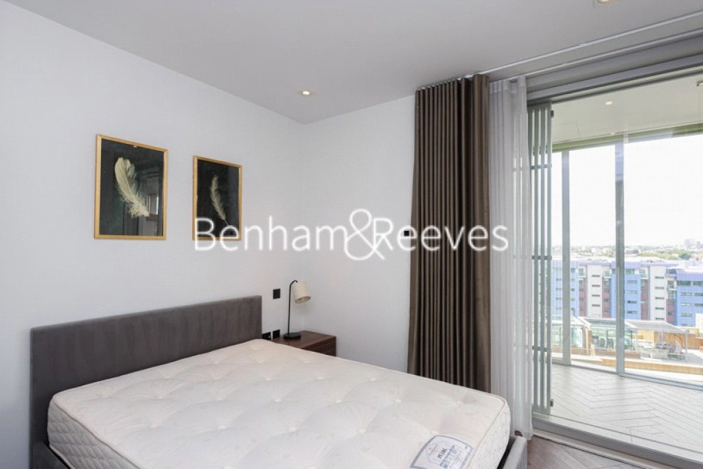 2 bedrooms apartments/flats for sale in Circus Road West, London - SW11 view 5