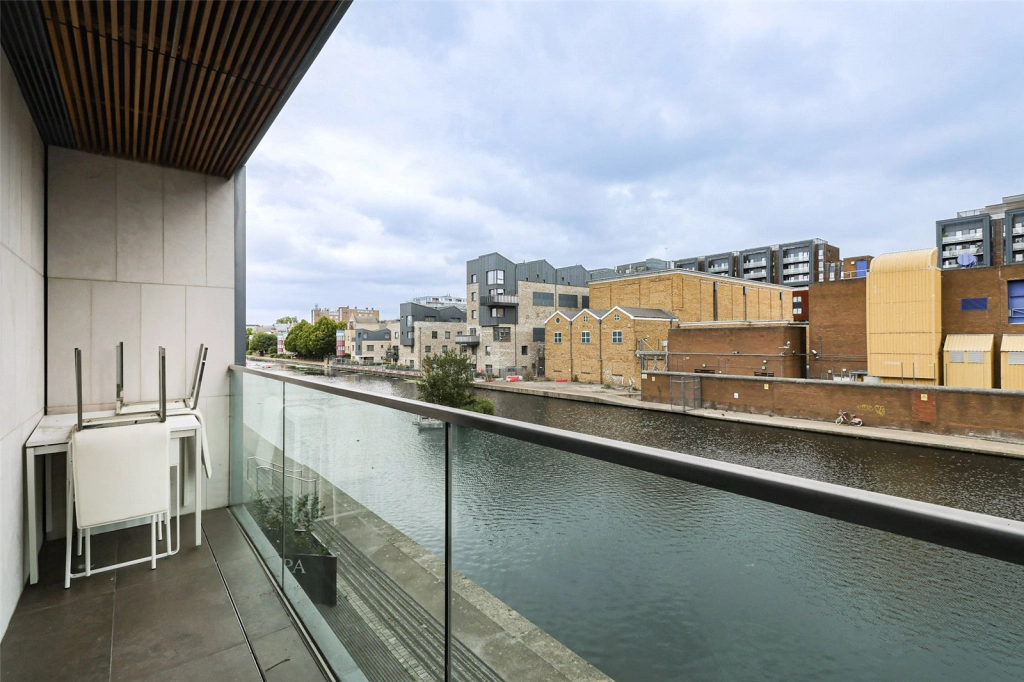 2 bedrooms apartments/flats to sale in City Road, Old Street-image 1