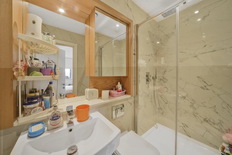 2 bedrooms apartments/flats to sale in Red Lion Square, Wandsworth High Street, Wandsworth-image 8