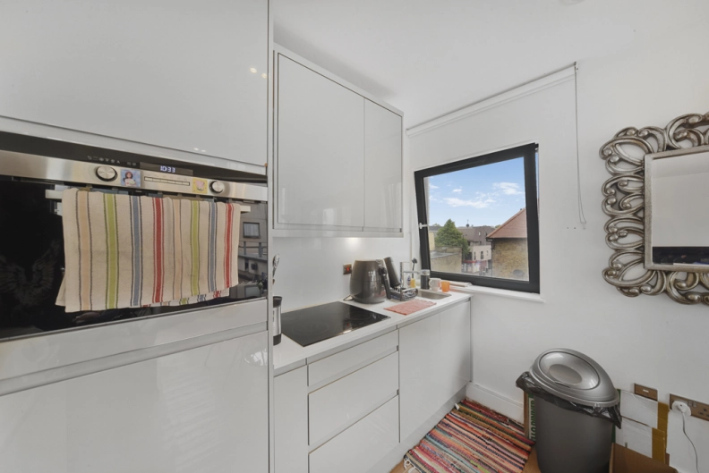 2 bedrooms apartments/flats to sale in Red Lion Square, Wandsworth High Street, Wandsworth-image 3