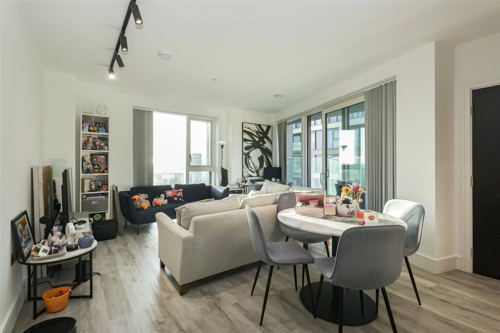 2 bedrooms apartments/flats for sale in Portal Way, Ealing - W3 view 2