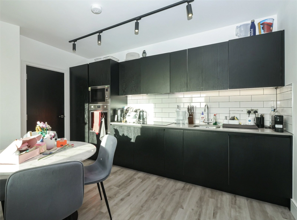 2 bedrooms apartments/flats for sale in Portal Way, Ealing - W3 view 4