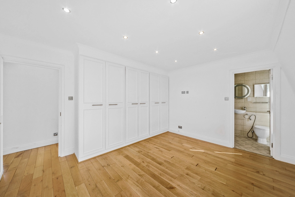 3 bedrooms apartments/flats for sale in Putney Hill, Putney - SW15 view 5
