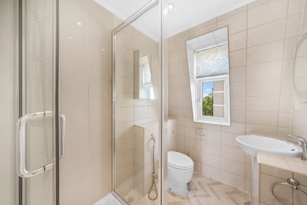 3 bedrooms apartments/flats for sale in Putney Hill, Putney - SW15 view 6