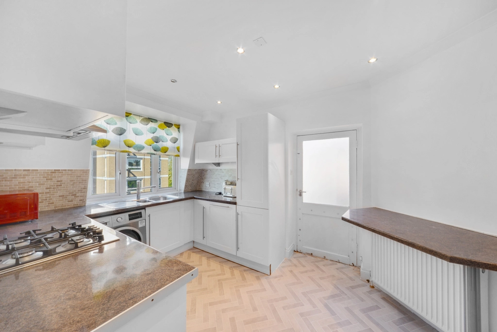 3 bedrooms apartments/flats for sale in Putney Hill, Putney - SW15 view 3