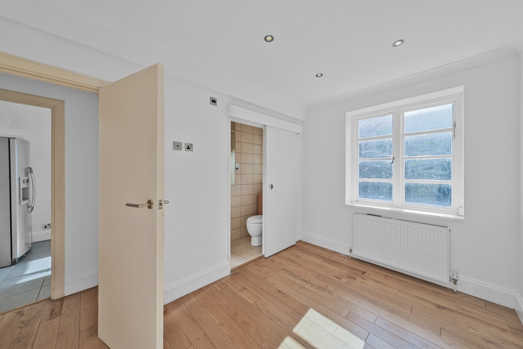 3 bedrooms apartments/flats for sale in Putney Heath, Putney - SW15 view 11