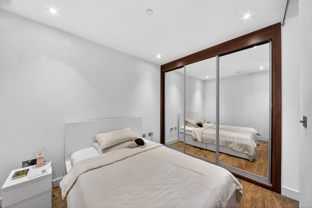 Studio apartments/flats for sale in Wandsworth Road, Nine Elms - SW8 view 6