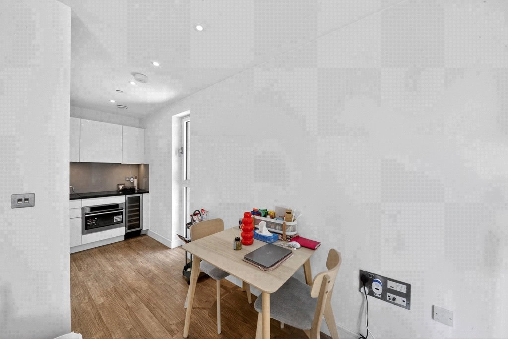 Studio apartments/flats for sale in Wandsworth Road, Nine Elms - SW8 view 9