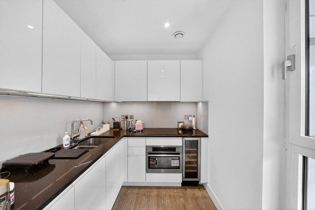 Studio apartments/flats for sale in Wandsworth Road, Nine Elms - SW8 view 4