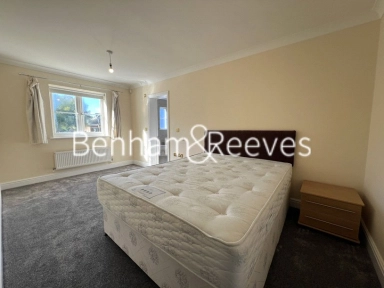 Eastbury Avenue, Northwood, Hertfordshire - HA6 view 9